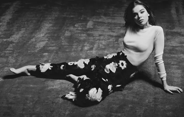 Picture actress, black and white, on the floor, photoshoot, Haley Steinfeld, Hailee Steinfeld, Wonderland, Carlos Serrao