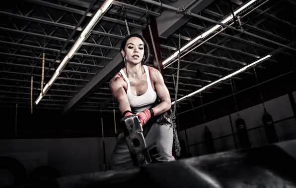 Picture woman, hammer, tire, rubber, crossfit