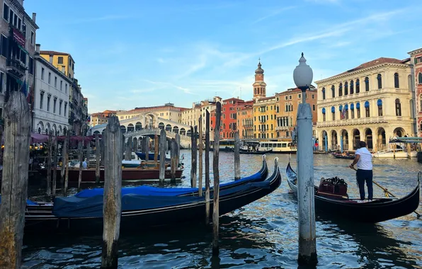 Bridge, people, posts, building, home, boats, Italy, Venice