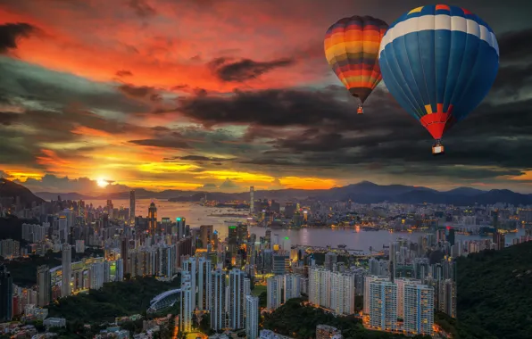 Picture sunset, the city, balloons