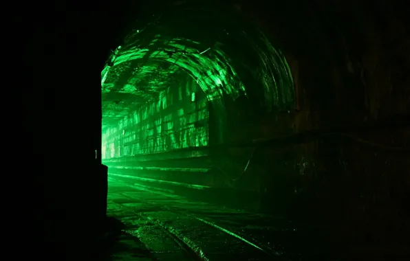 Picture The darkness, Green, The tunnel