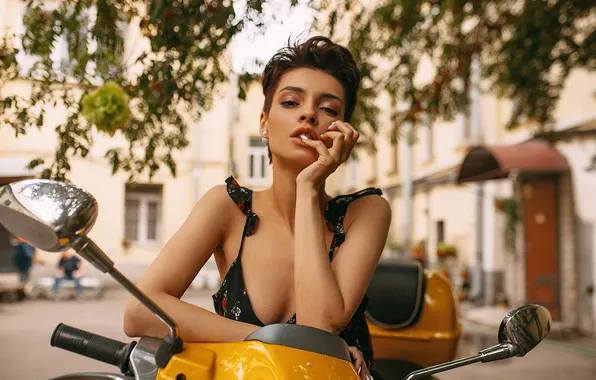 Brunette, Tanya Frost, Rome Rome