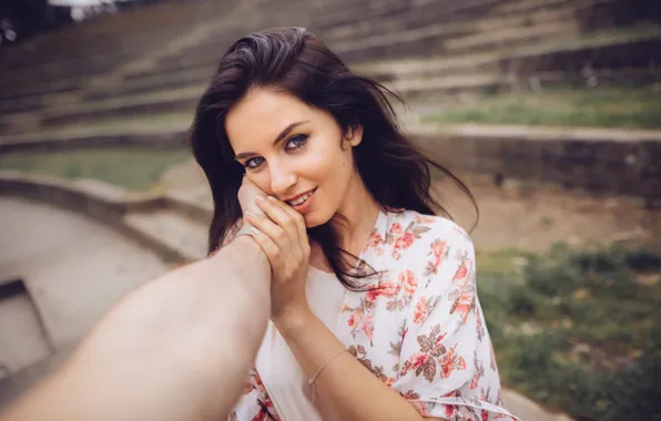 Picture look, girl, face, hands, makeup, Aurela Skandaj