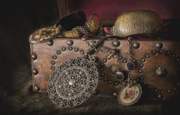 Decoration, medallion, chest