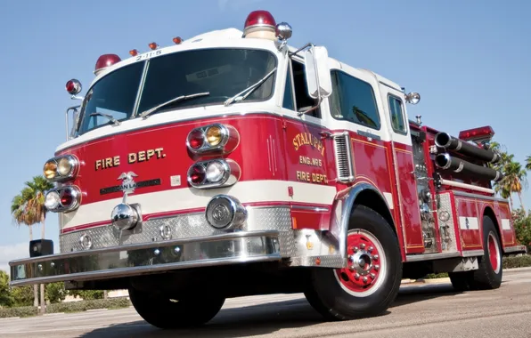 Picture the sky, the front, fire truck, 1985, fire truck, Triple Combination, American LaFrance, Fire Pumper