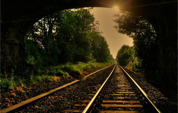 Picture road, the sun, rays, trees, rails, arch, iron, tray
