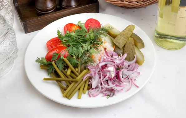 Bow, tomatoes, cabbage, parsley, cucumbers, pickles