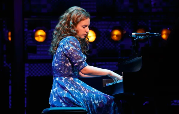 Picture actress, show, singer, pianist, Jessica Mueller, Beautiful The Carole King Musical, Broadway