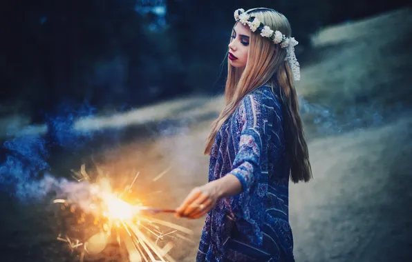 Picture girl, wreath, Sparkler