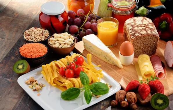 Eggs, cheese, kiwi, strawberry, juice, bread, grapes, nuts