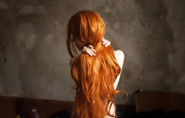 HAIR, HANDS, BACK, FINGERS, PALM, SHOULDERS, RED