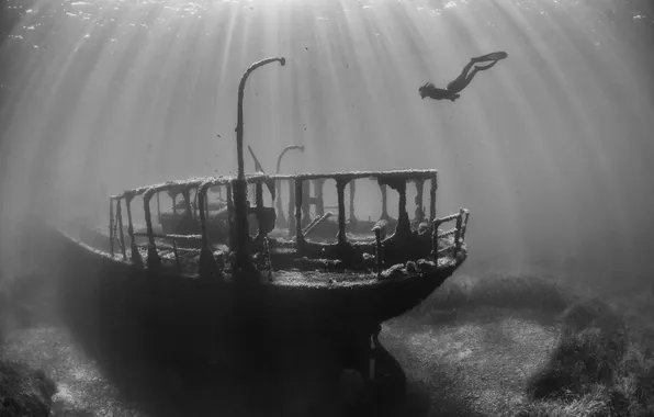 Picture photo, the ocean, people, ship, black and white, underwater world, diver