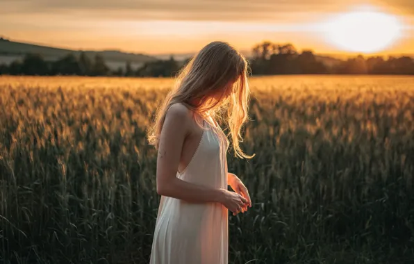 NATURE, FIELD, NIGHTIE, DAL, DAWN, Model Janka