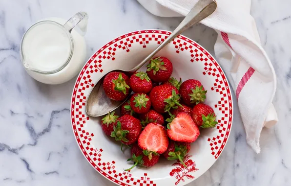 Berries, towel, cream, strawberry, plate, spoon, jug
