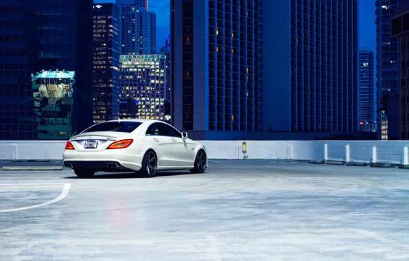 Picture white, the city, Parking, mercedes, megapolis, amg, cls63