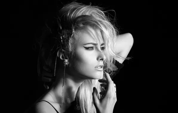 Picture arrows, portrait, blonde, black and white, Melissa Kooistra