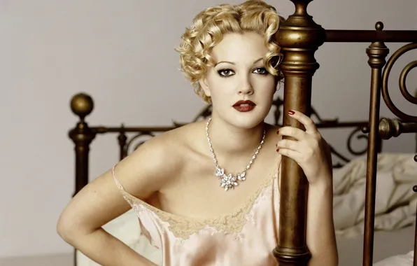 Necklace, Drew Barrymore, Drew Barrymore