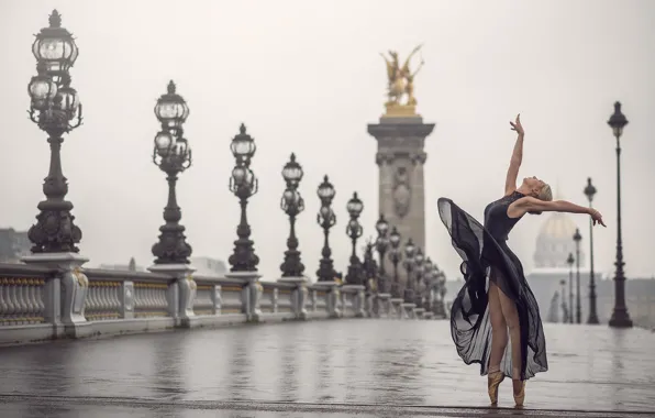 Picture girl, the city, dance, grace, Pointe shoes, Johanna Lorand Guilbert