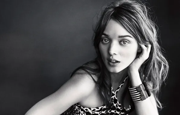 Picture photoshoot, Marie Claire, Bella Heathcote