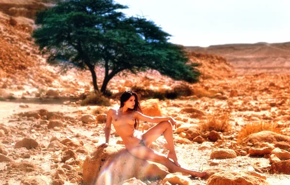 Heat, naked girl, Lashon Rise, Maris