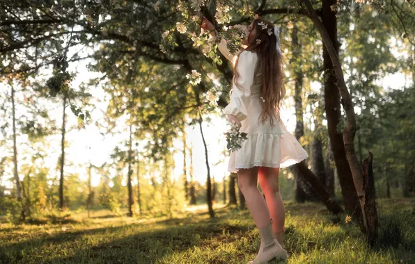 Picture girl, the sun, photo, spring, garden, dress, flowering, Vita Vorotilina