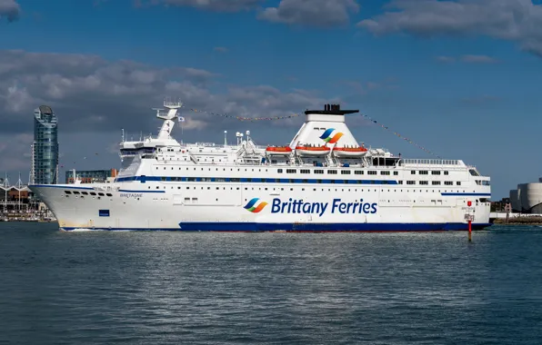 Picture ferry, the ship, Brittany Ferries, MV Bretagne