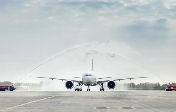 Picture the plane, Ukraine, Kiev, fire truck, Boeing 777, Turkish airlines, Boryspil, Rosenbauer Panther