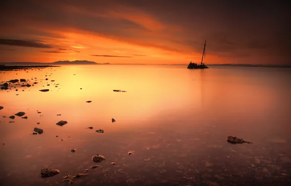 Sea, mountains, glow, the wreckage of the ship