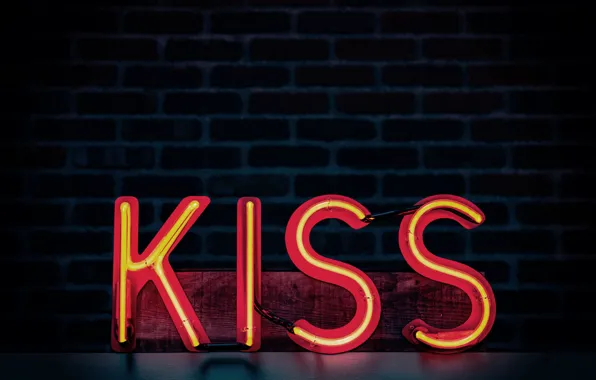 Kiss, neon lights, neon sign