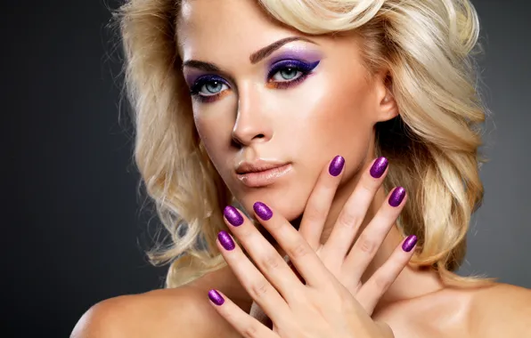 Picture blonde, makeup, painted nails