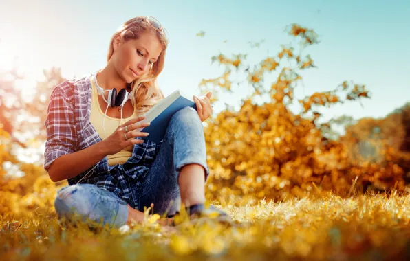 Autumn, grass, girl, the sun, trees, yellow, jeans, makeup