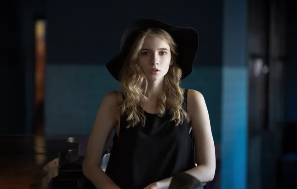 Picture hat, sponge, Kate, curls, Catherine Kurkova