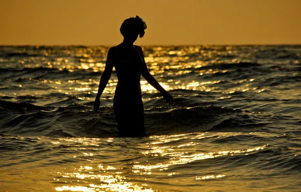 BODY, WATER, HORIZON, RUFFLE, WAVE, SILHOUETTE, HAIRSTYLE, Photographer Sergey Akiniazov