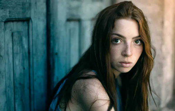 Wallpaper look, portrait, freckles, Julia, brown-eyed