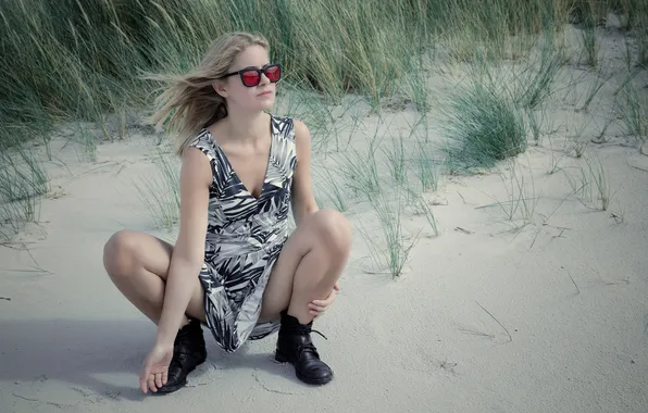 Sand, glasses, neckline, legs