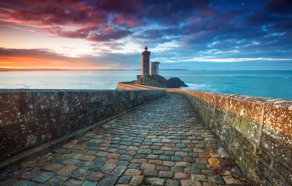Picture sea, lighthouse, morning