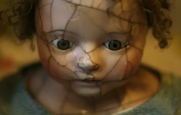 Sadness, cracked, doll