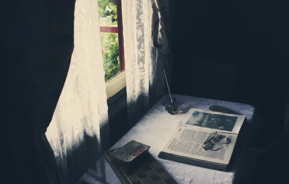 Picture table, window, glasses, book, ink