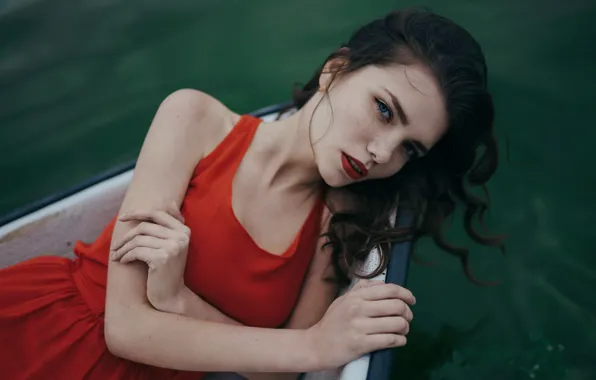 Makeup, sponge, the beauty, in red, teeth, curls, in the boat