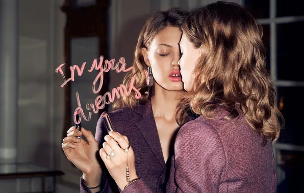 Picture reflection, the inscription, model, mirror, lipstick, brown hair, photoshoot, Lindsey Wixson