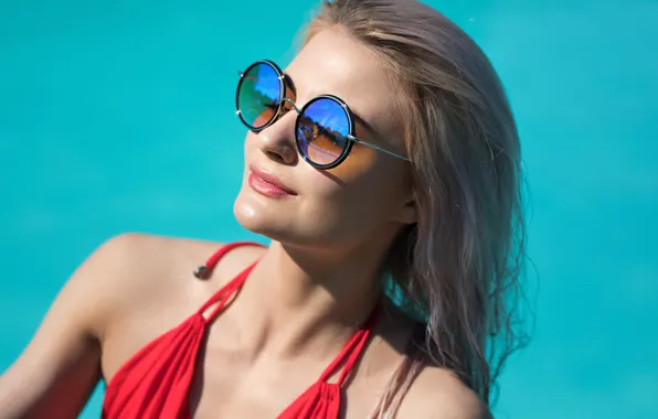 The sun, smile, background, model, portrait, makeup, glasses, hairstyle