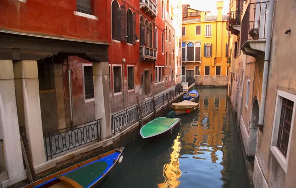 The city, river, boat