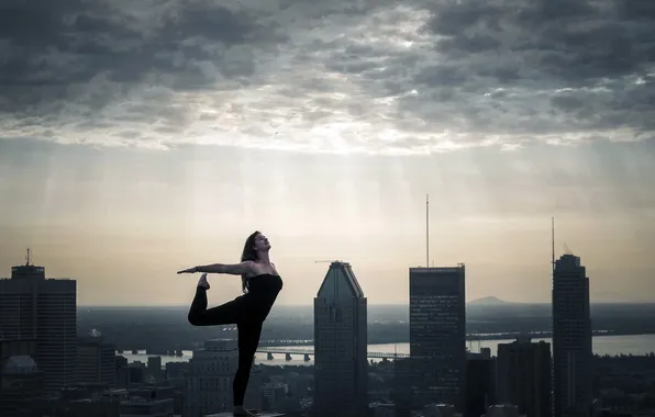 Girl, flight, the city