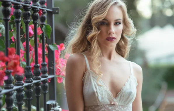 Chest, sponge, the beauty, curls, Liza Esther Mikrukova, Javier Jayma