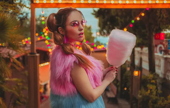 Picture Park, model, glasses, cotton candy, Monica Sariego