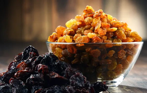 Bowl, prunes, dried raisins