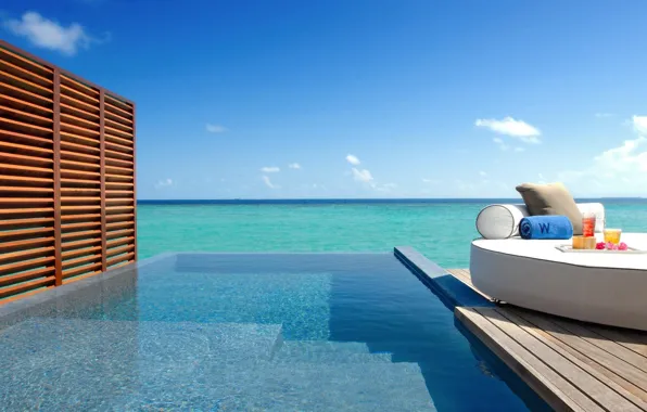 Picture sea, the sun, pool