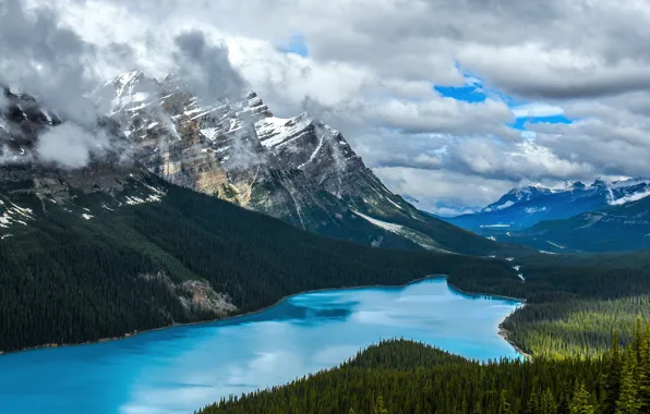 Picture mountains, lake, Canada