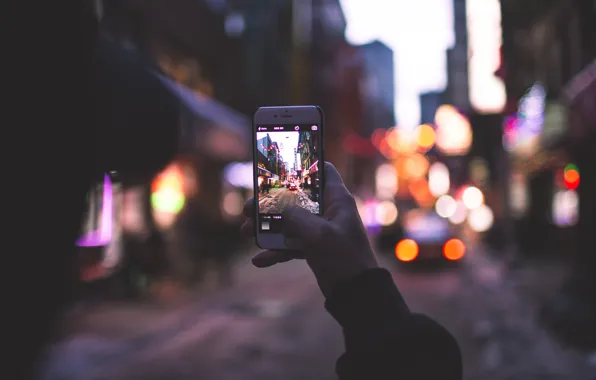 The city, lights, street, photo, iPhone, hand, bokeh