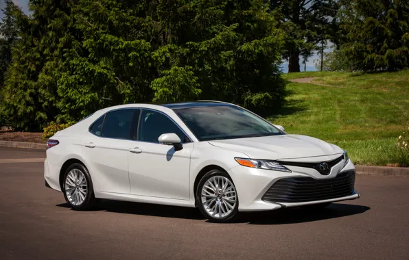 White, Toyota, sedan, 2018, Camry, four-door, XLE